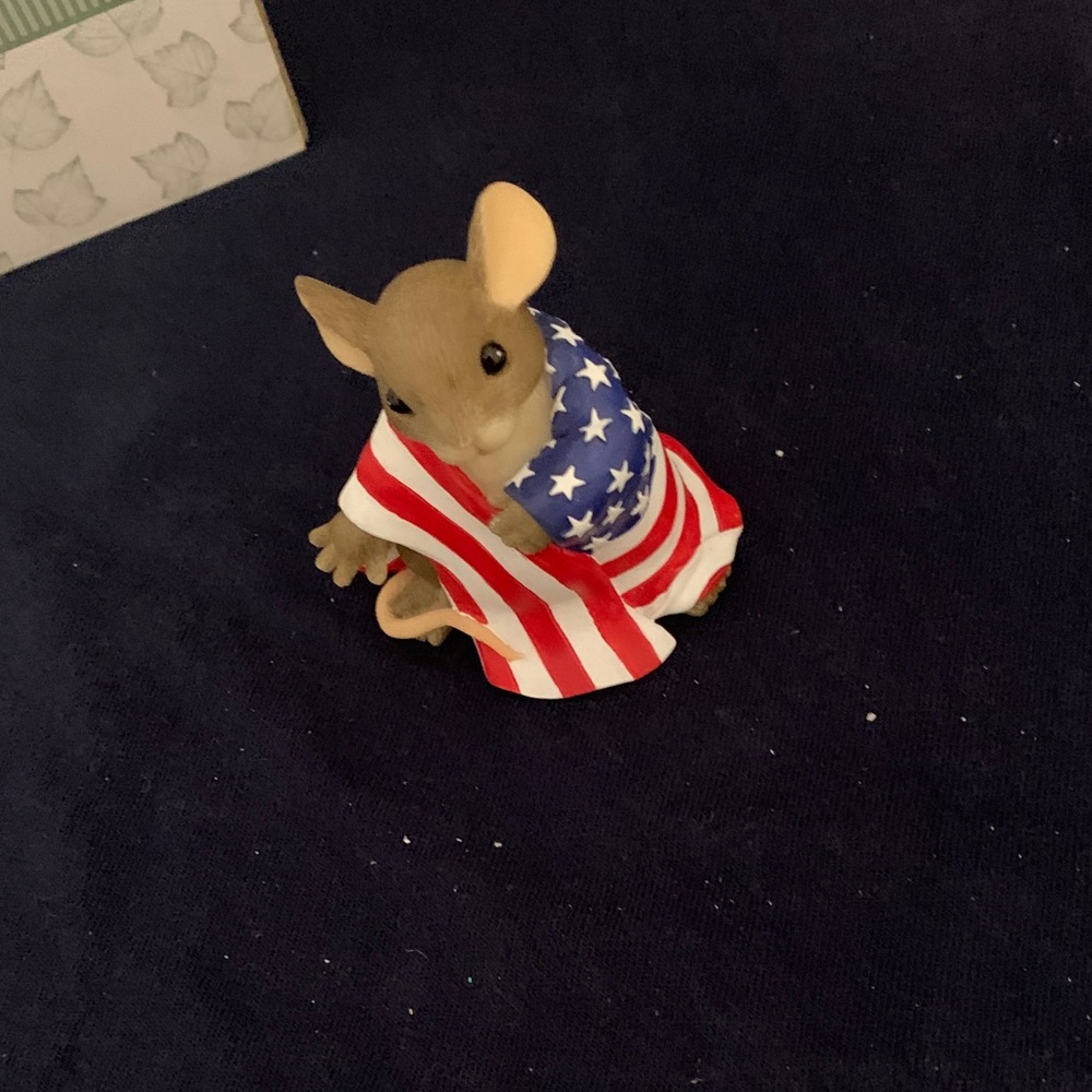 Patriotic Charming Tails Mouse Figurine with American Flag